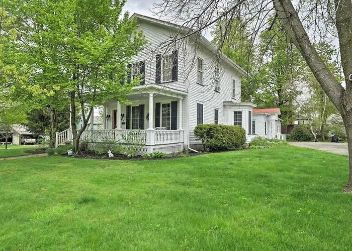 Romantic Country Apt By Lake Erie & Wineries!
