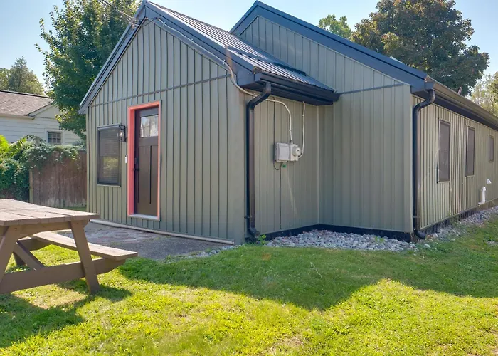 'Zen Haven' Lakefront Erie Home W/ Shore Access